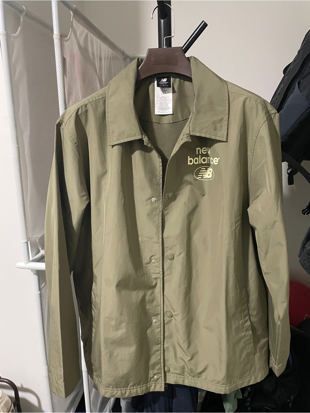 New Balance Essential Woven Coaches Jacket- large